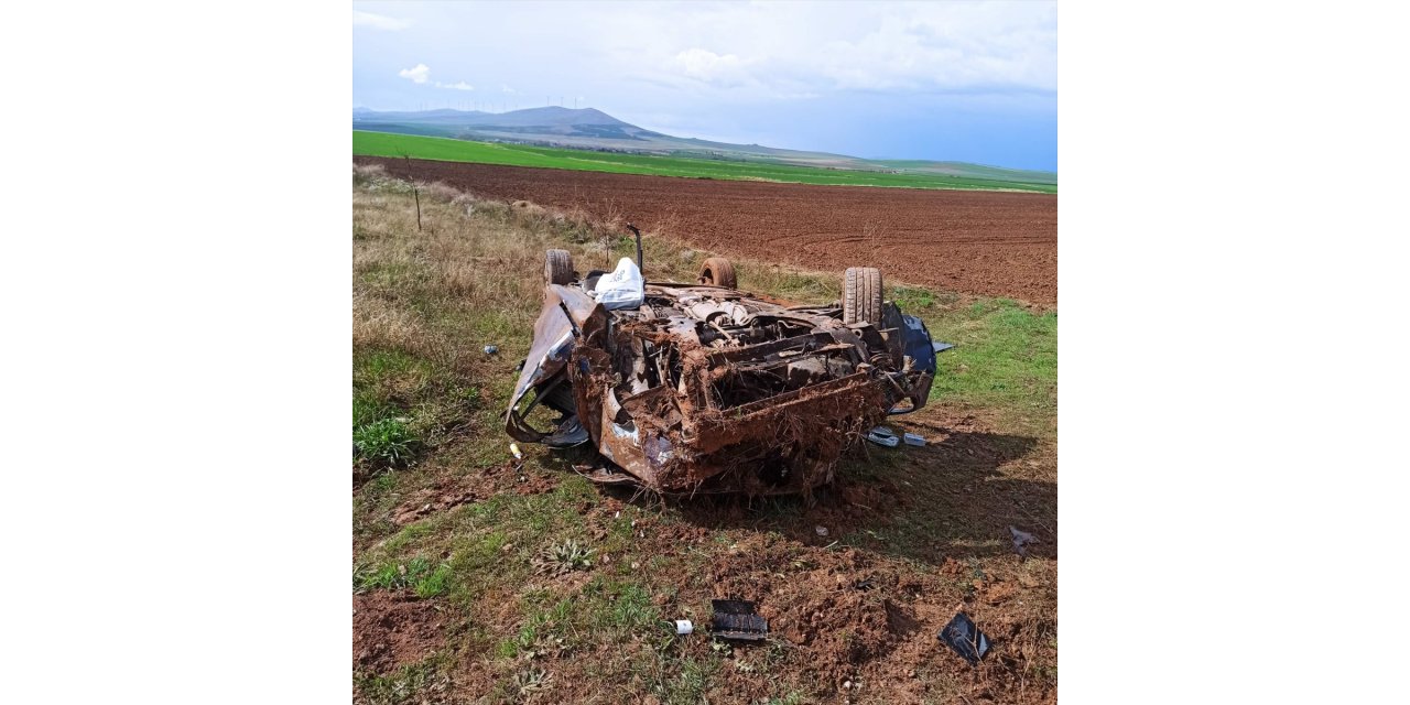 Nevşehir'de tarlaya devrilen otomobildeki 3 kişi yaralandı