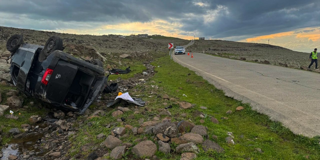 Şanlıurfa'da şarampole devrilen otomobilde 1 kişi öldü