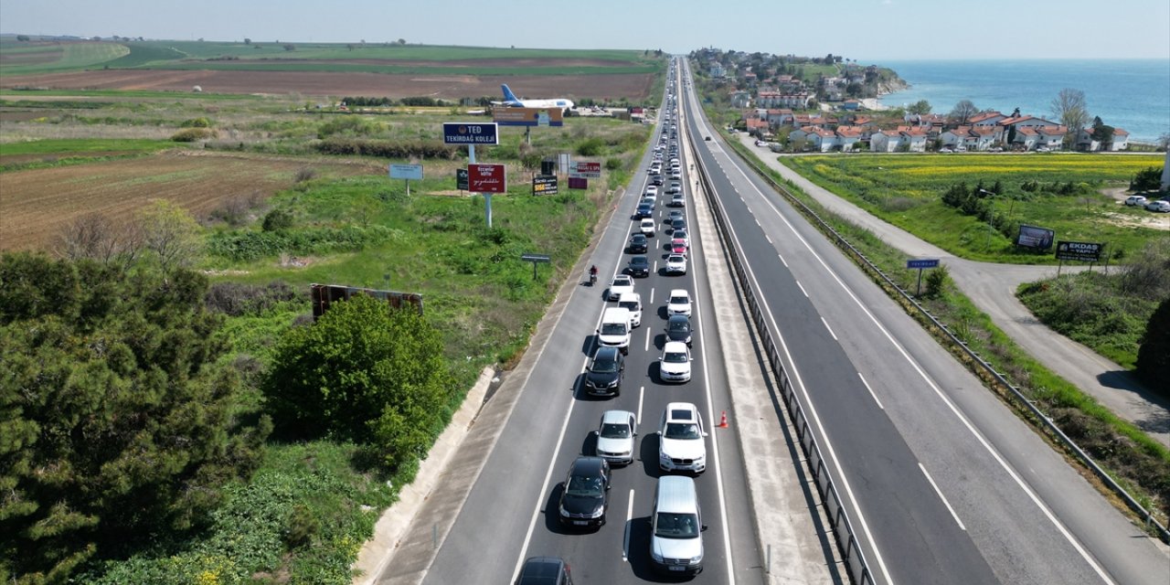 Tekirdağ-İstanbul kara yolunda trafik yoğunluğu yaşanıyor