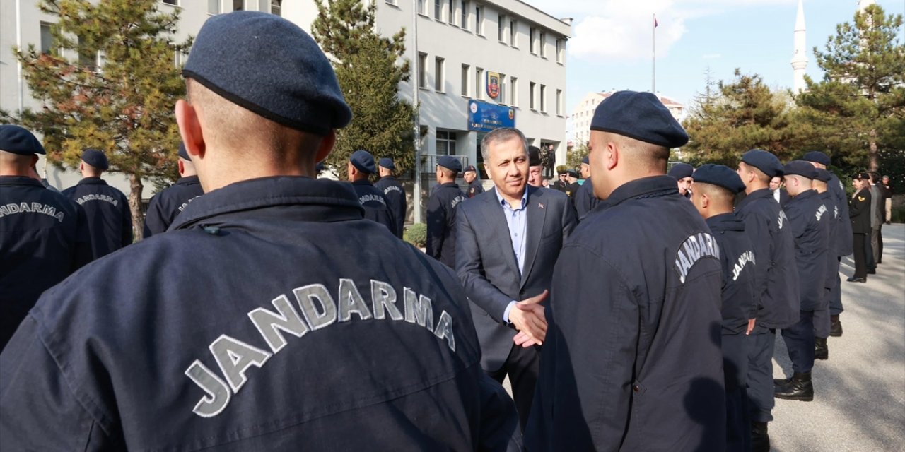 İçişleri Bakanı Yerlikaya, Konya Jandarma Komutanlığını ziyaret etti