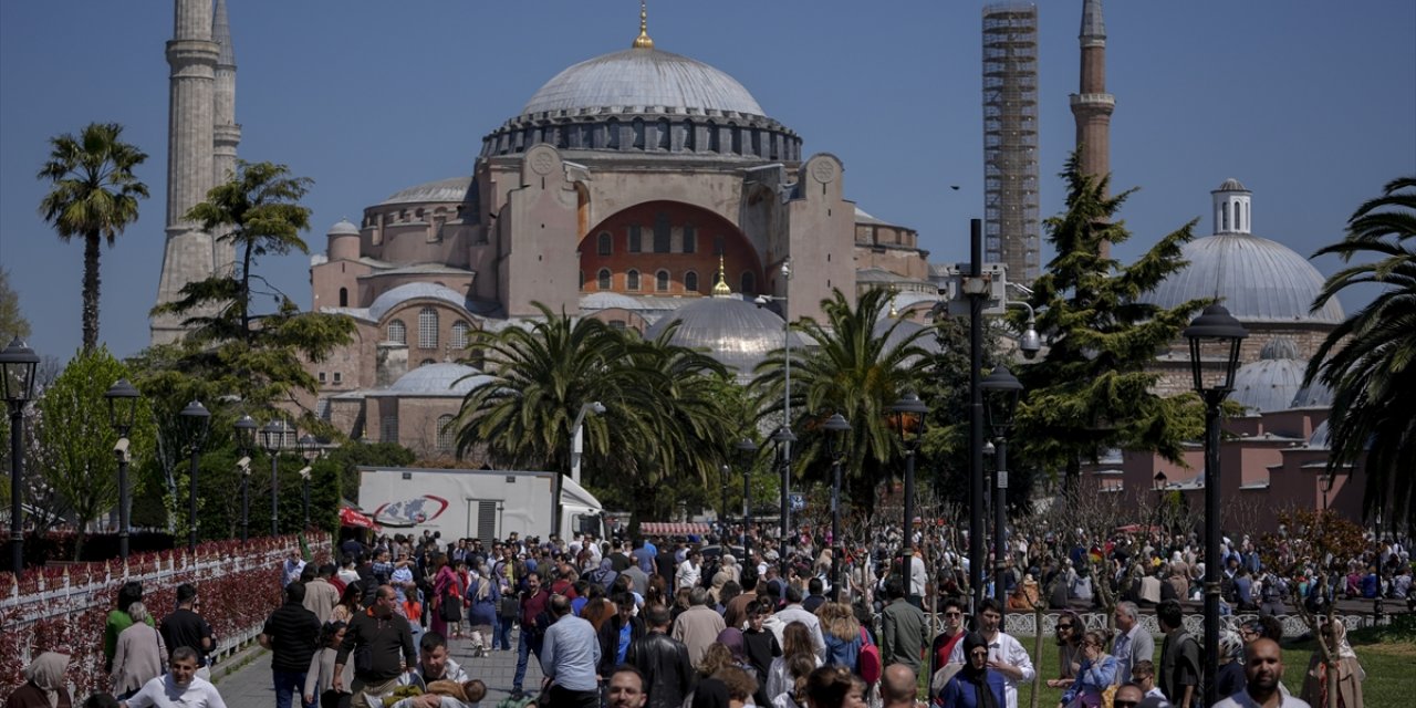 İstanbul'da tarihi yarımadadaki turistik mekanlarda bayram yoğunluğu