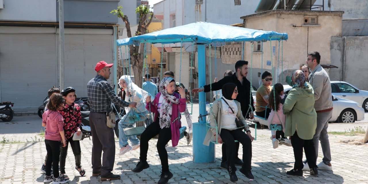 Kilisli çocuklar bayram yerinde gönüllerince eğlendi