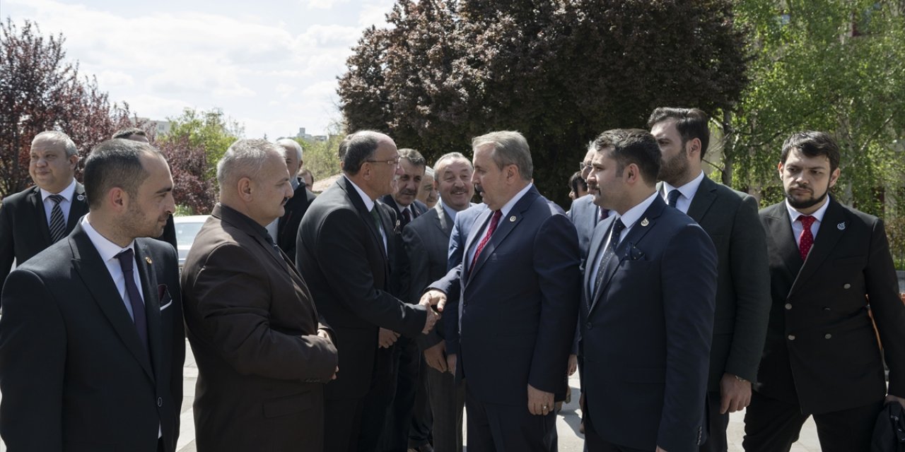 BBP Genel Başkanı Destici, Muhsin Yazıcıoğlu'nun kabrini ziyaret etti