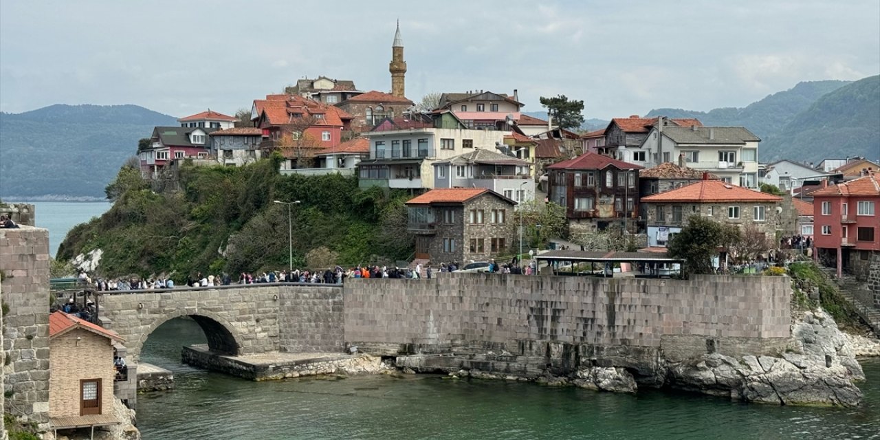 Batı Karadeniz'in turizm beldeleri bayramda tatilcilerin akınına uğradı