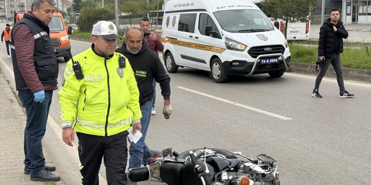 Bartın'da kaldırıma çarpan motosikletin sürücüsü öldü