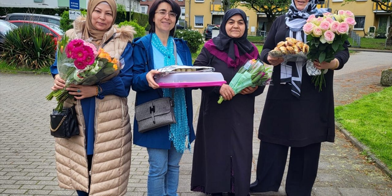 Almanya'da DİTİB'li kadınlar, huzurevine bayram ziyareti yaptı