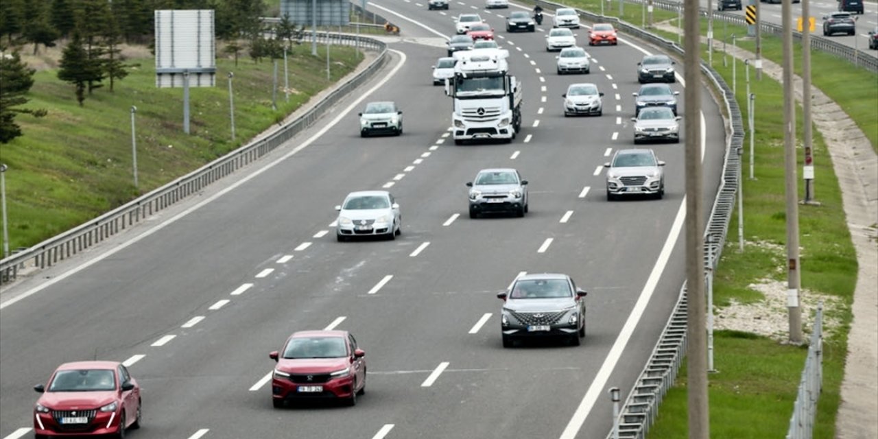 Anadolu Otoyolu'nun Bolu kesiminde bayram tatili dönüşü hareketliliği başladı