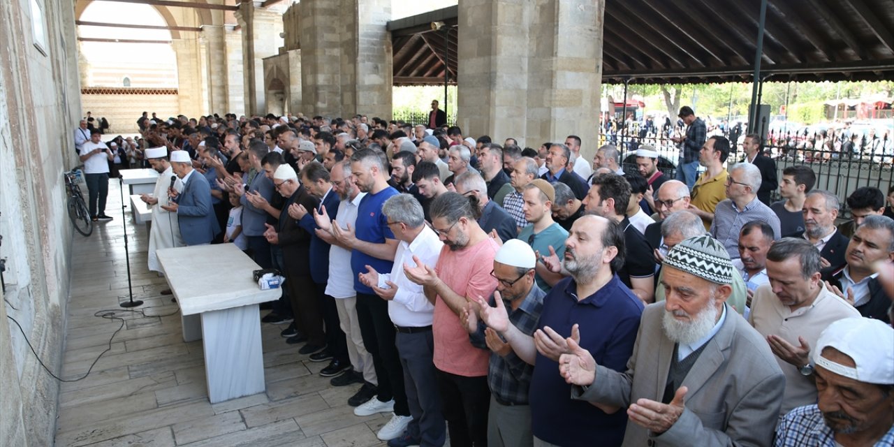 Edirne'de İsrail saldırılarında hayatını kaybedenler için gıyabi cenaze namazı kılındı