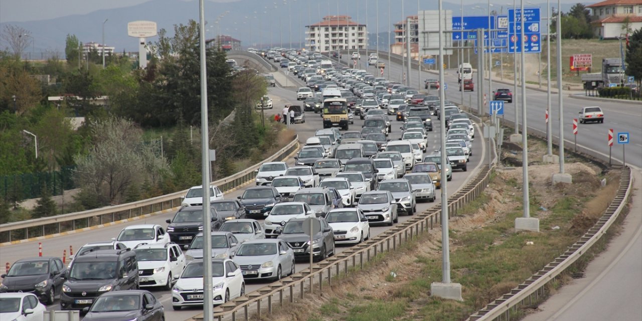 Kırıkkale'de bayram tatili dönüş yoğunluğu devam ediyor