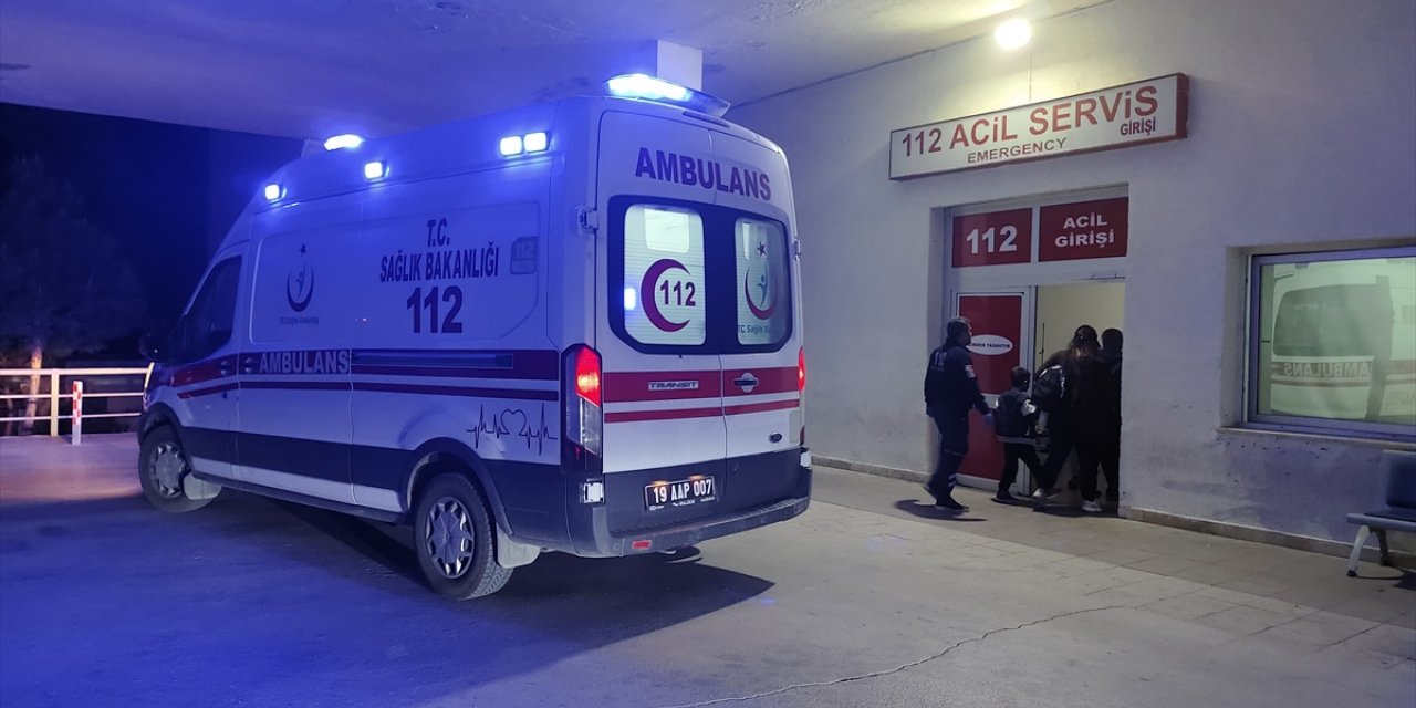 Çorum'da zincirleme trafik kazasında 13 kişi yaralandı