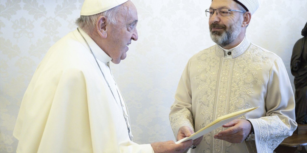 Papa Franciscus'tan Cumhurbaşkanı Erdoğan'a dünya barışına yaptıkları için teşekkür