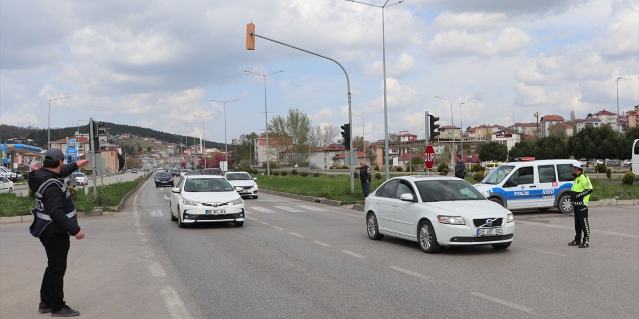 Samsun-Ankara kara yolu Havza geçişinde bayram dönüşü yoğunluğu