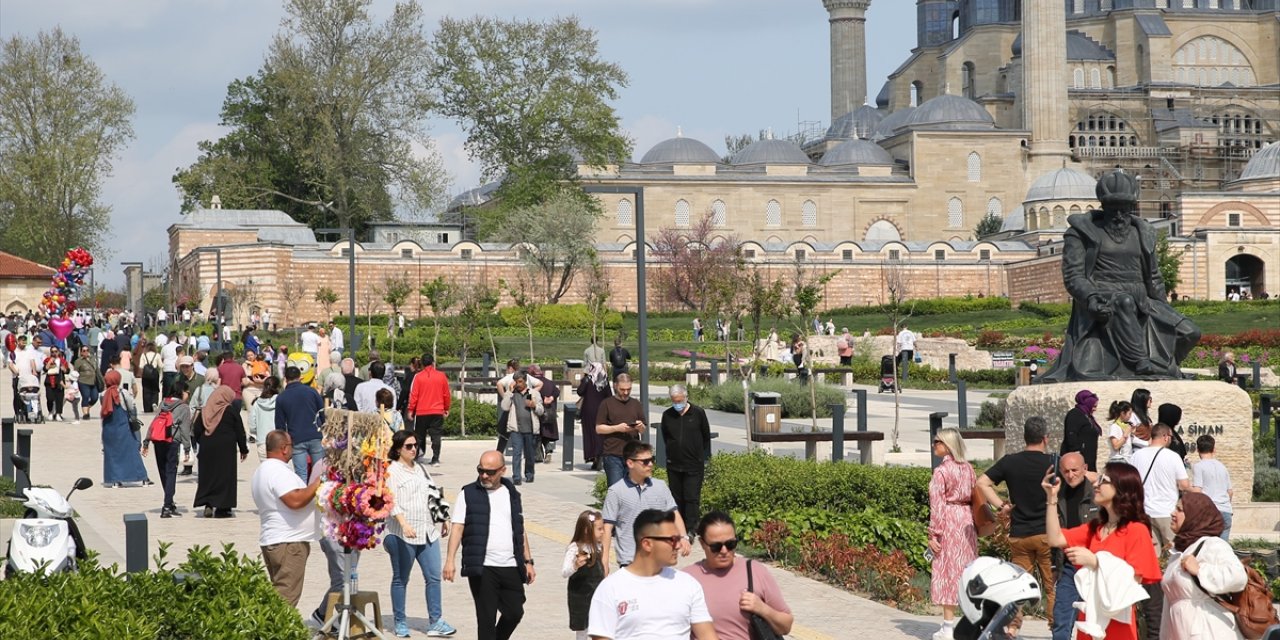 Eski payitaht Edirne'de bayram tatili hareketliliği sürüyor