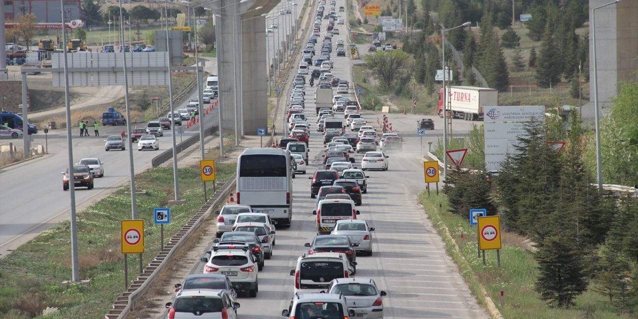 Kırıkkale'de bayram tatili dönüş yoğunluğu artarak devam ediyor