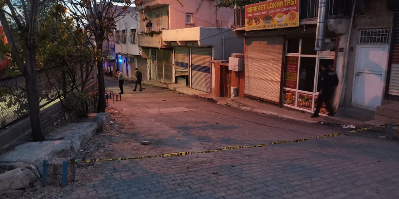 GÜNCELLEME - Diyarbakır'da barış için buluşturulan husumetli aileler arasındaki silahlı kavgada 1 kişi öldü, 6 kişi yaralandı