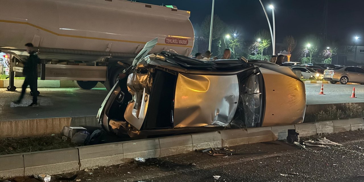 Düzce'de otomobil ile kamyonetin çarpıştığı kazada 5 kişi yaralandı