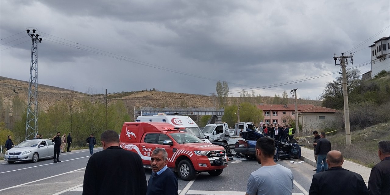 GÜNCELLEME - Malatya'da trafik kazasında 3 kişi öldü, 5 kişi yaralandı