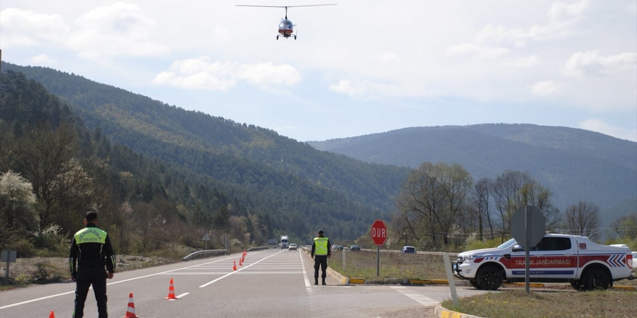 Bolu ve Düzce'de bayram tatili denetimlerinde kurallara uymayan 833 sürücüye ceza