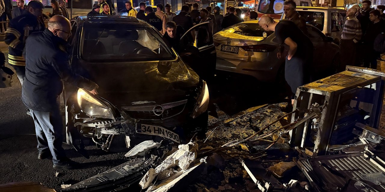 Erzurum'da trafoya çarptıktan sonra devrilen otomobildeki 2 kişi yaralandı