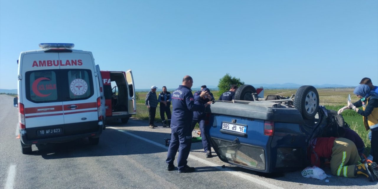 Balıkesir'de iki otomobilin çarpıştığı kazada 4 kişi yaralandı