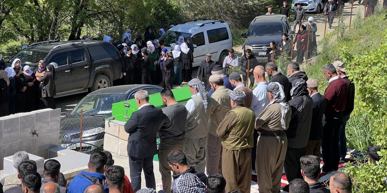 GÜNCELLEME - Şırnak'ta dereye devrilen hafif ticari araçtaki 4 kişi öldü