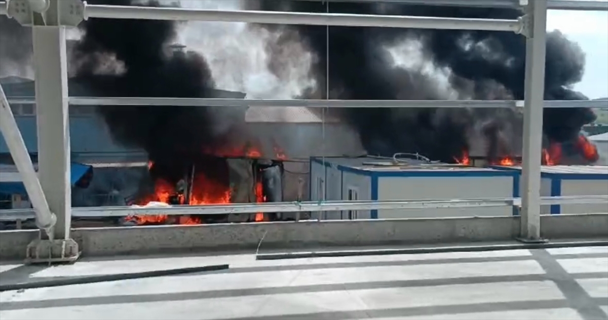 Bartın'da işçilerin kaldığı konteynerlerde çıkan yangın söndürüldü