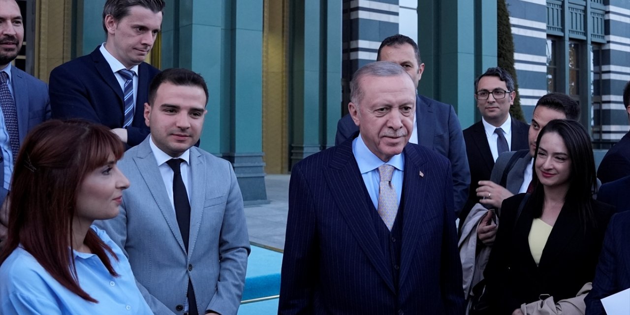 Cumhurbaşkanı Erdoğan, Kabine Toplantısı sonrası gazetecilerle sohbet etti:
