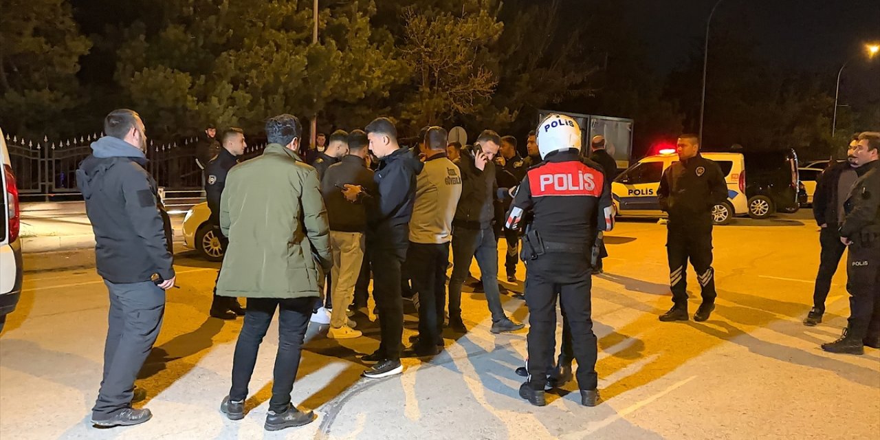 Erzurum'da üniversite öğrencileri arasında çıkan bıçaklı kavgada 1'i ağır 2 kişi yaralandı