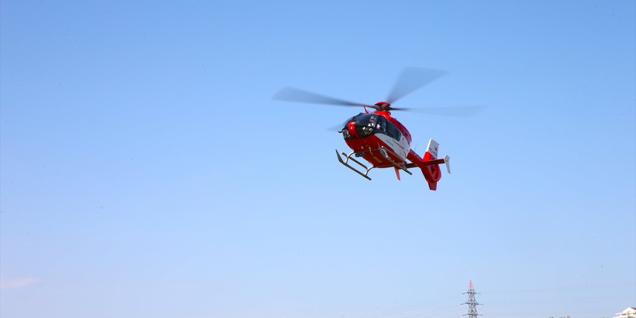 Diyarbakır'da ambulans helikopter parmağı kopan genç için havalandı