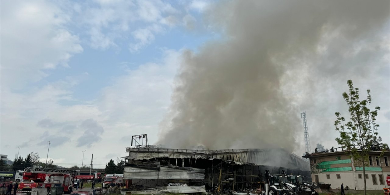 GÜNCELLEME 2 - Kocaeli'de market deposunda çıkan yangın kontrol altına alındı