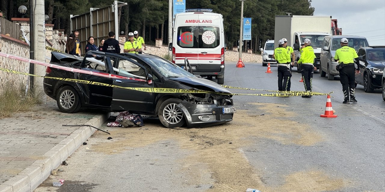 İzmir'de takla atan otomobildeki 1 kişi öldü, 2 kişi yaralandı