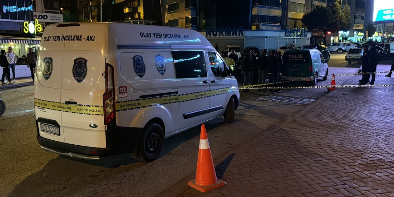 Karabük'te bıçaklı kavgada 3 kişi yaralandı