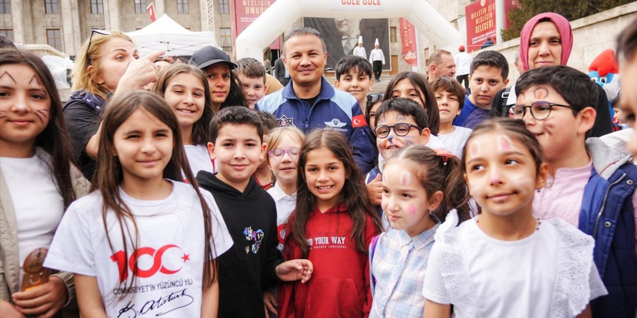 Türkiye'nin ilk astronotu Gezeravcı, "Meclis Bahçesi Çocuk Bahçesi ve Bilim Şenliği"nde konuştu: