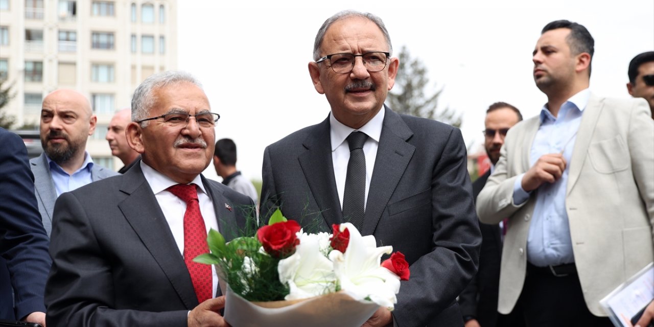 Bakan Özhaseki'den belediye başkanlarına "kentsel dönüşüm" çağrısı: