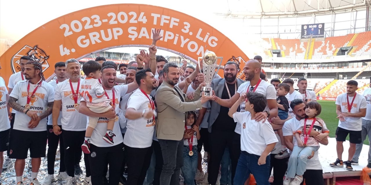 Bitexen Adana 1954 şampiyonluk kupasını aldı