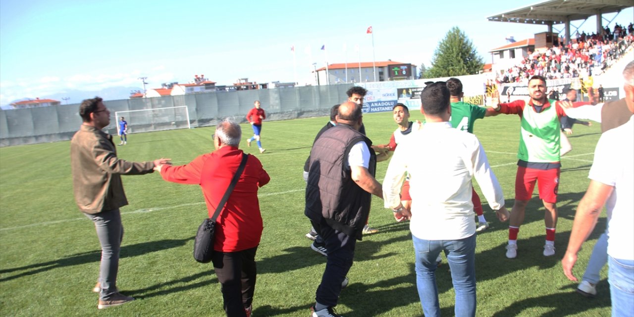 TFF 2. Lig'deki Serik Belediyespor-Zonguldak Kömürspor maçında kavga çıktı