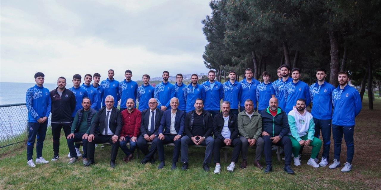 Trabzonspor yöneticileri, basketbol takımı ile yemekte bir araya geldi