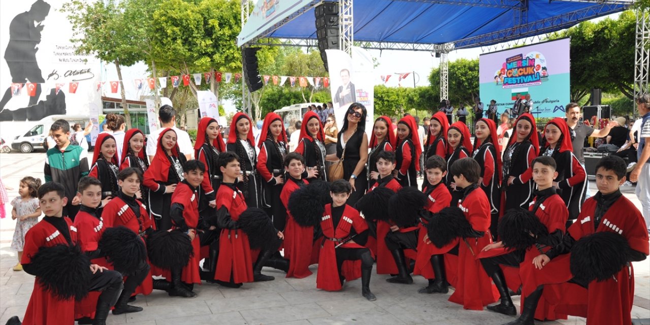 Mersin'de "Uluslararası Çocuk Festivali" düzenledi