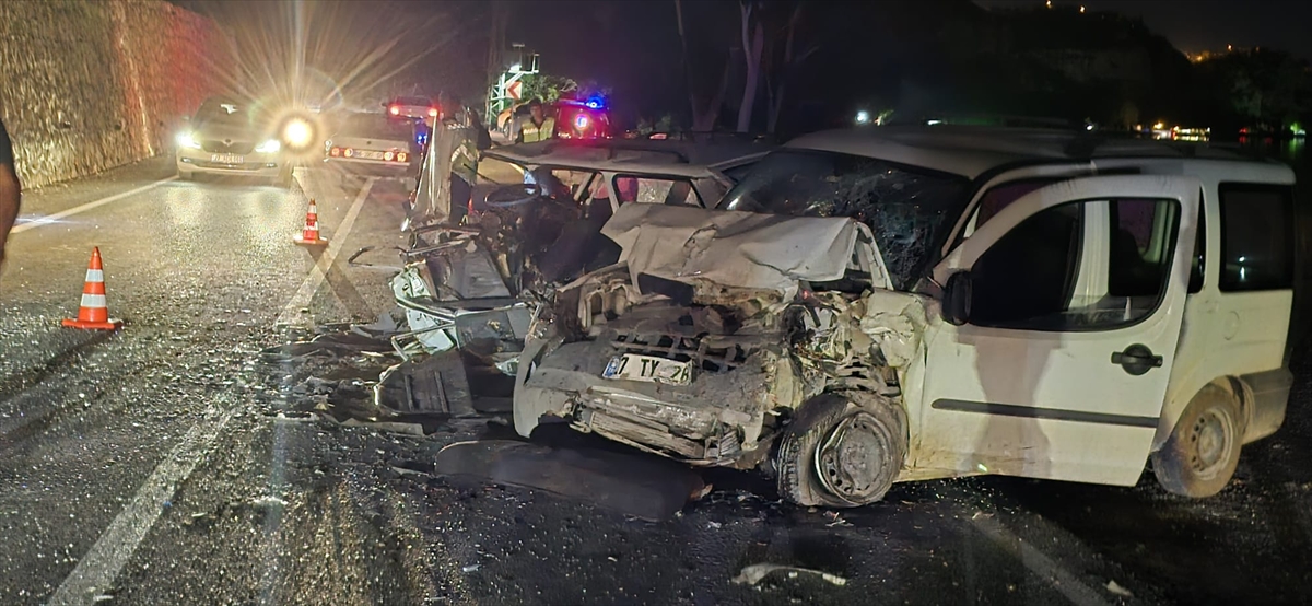 Şanlıurfa'daki trafik kazasında 1 kişi öldü, 4 kişi yaralandı