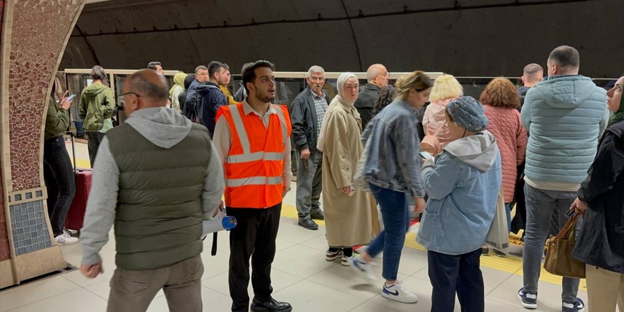 GÜNCELLEME 3 - Üsküdar-Samandıra Metro Hattı'ndaki aksaklık 40 saattir giderilemedi