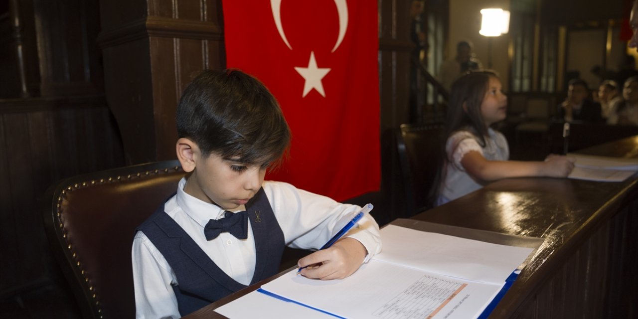 Bakan Tekin, tarihi Meclis binasında çocukların söz aldığı "2071 oturumu"nda konuştu: