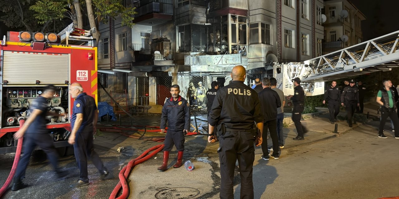 Ankara'da bakkalda kundaklama şüphesiyle çıkan yangın söndürüldü