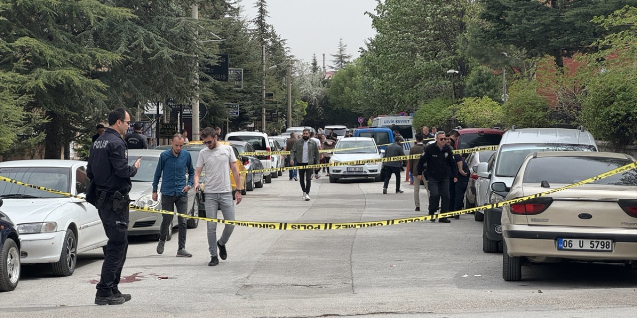 Afyonkarahisar'da çıkan silahlı kavgada 3 kişi yaralandı