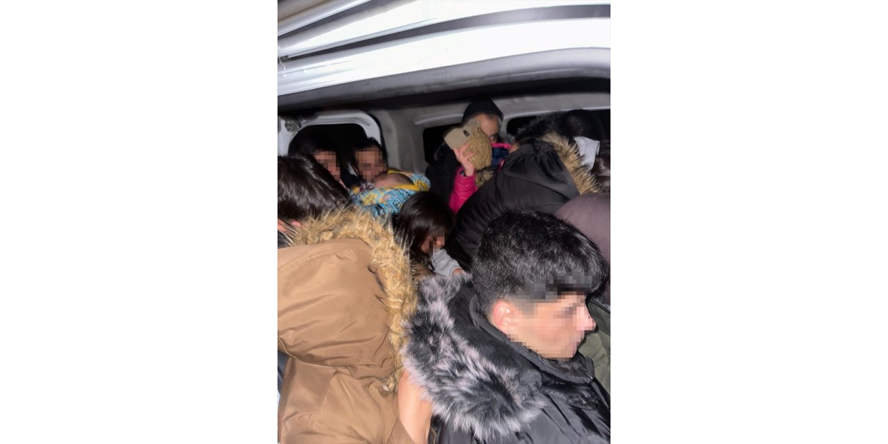 Çanakkale'de 8 düzensiz göçmen ve 1 göçmen kaçakçılığı şüphelisi yakalandı