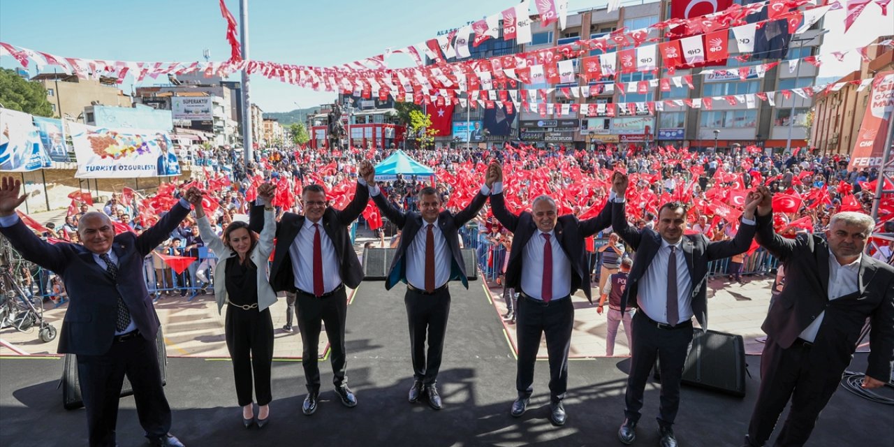 CHP Genel Başkanı Özel, Alaşehir ve Kula'da vatandaşlara hitap etti: