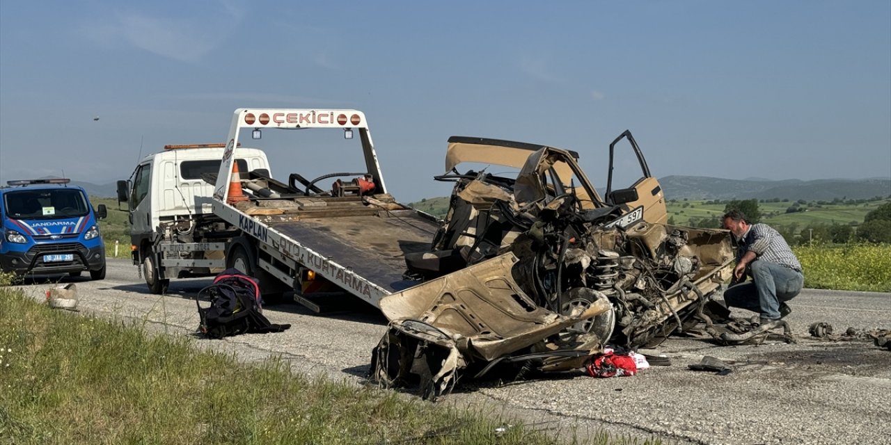 GÜNCELLEME - Balıkesir'de tırla çarpışan otomobildeki 3 kişi öldü