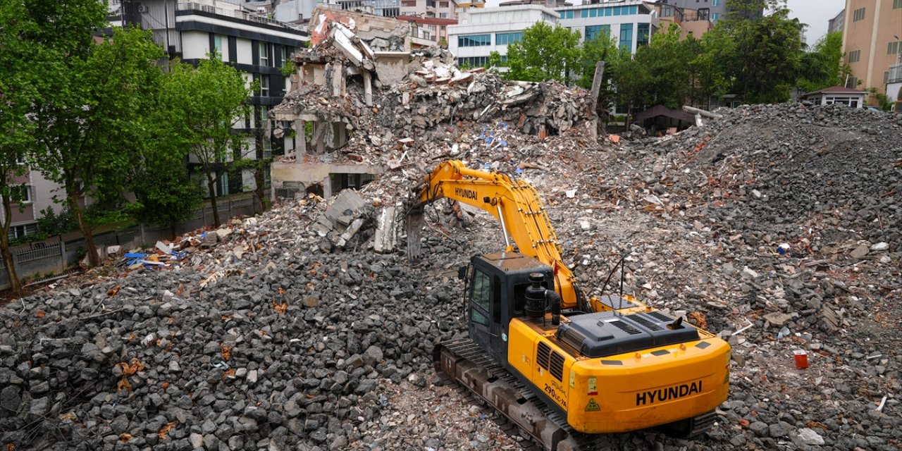 İstanbul Emniyet Müdürlüğünün yarım asırlık "birinci şube" binası yıkılıyor