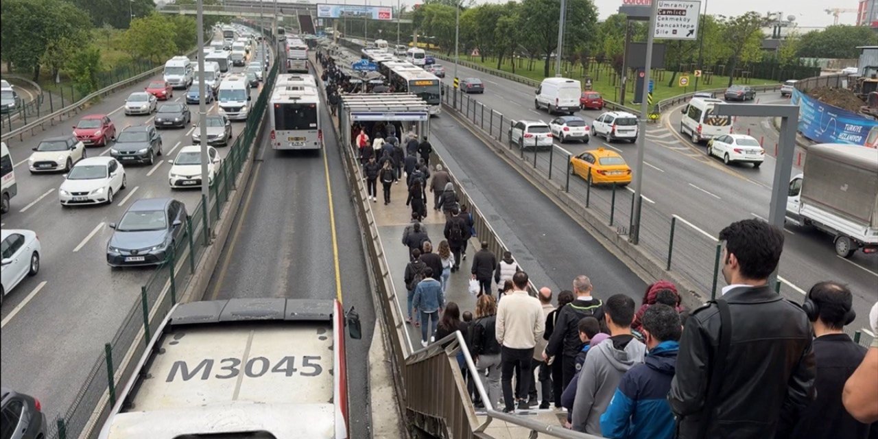 İstanbul'da haftanın ilk iş gününde trafik yoğunluğu yaşanıyor