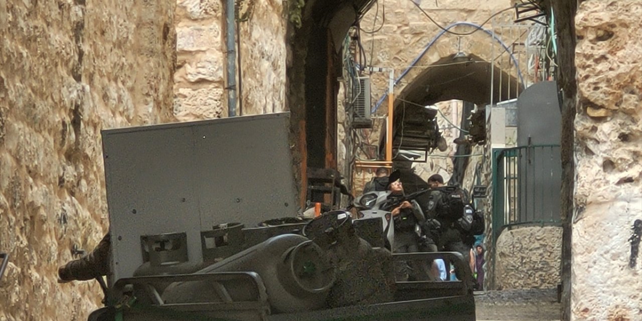 GÜNCELLEME - İsrail polisi, Doğu Kudüs'te saldırı girişiminde bulunduğunu iddia ettiği bir kişiyi öldürdü