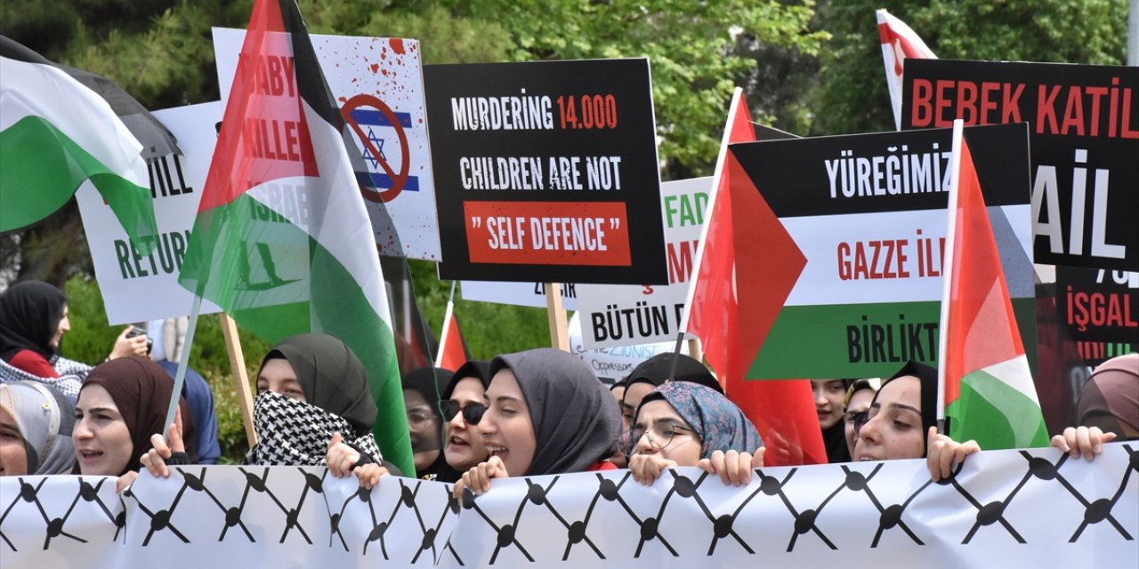 Bursa'da üniversite öğrencileri Gazze'ye destek için yürüyüş düzenledi, çadır nöbeti başlattı